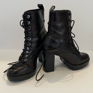 Urban Outfitters Lace Up Boots Black Size 7